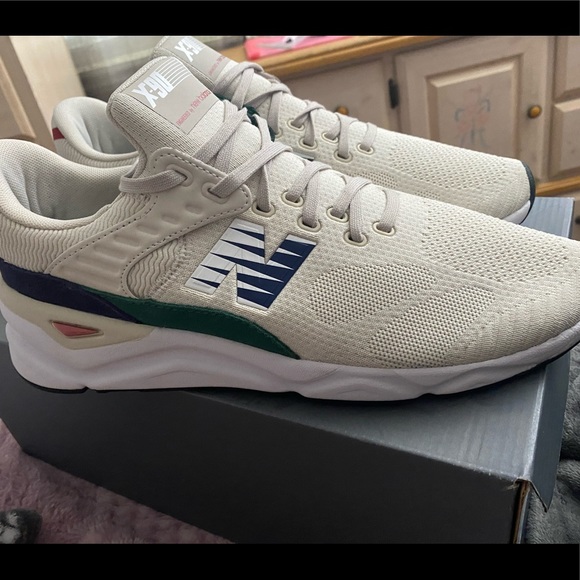 New Balance Men Shoes - Picture 3 of 4